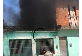 Incêndio atinge todos os cômodos de residência em Campo Alegre