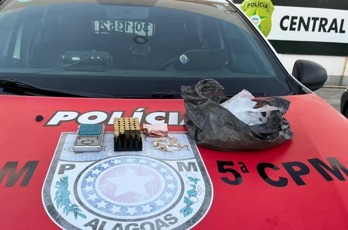 Polícia Militar apreende crack e cocaína após denúncias em Maceió e Marechal Deodoro