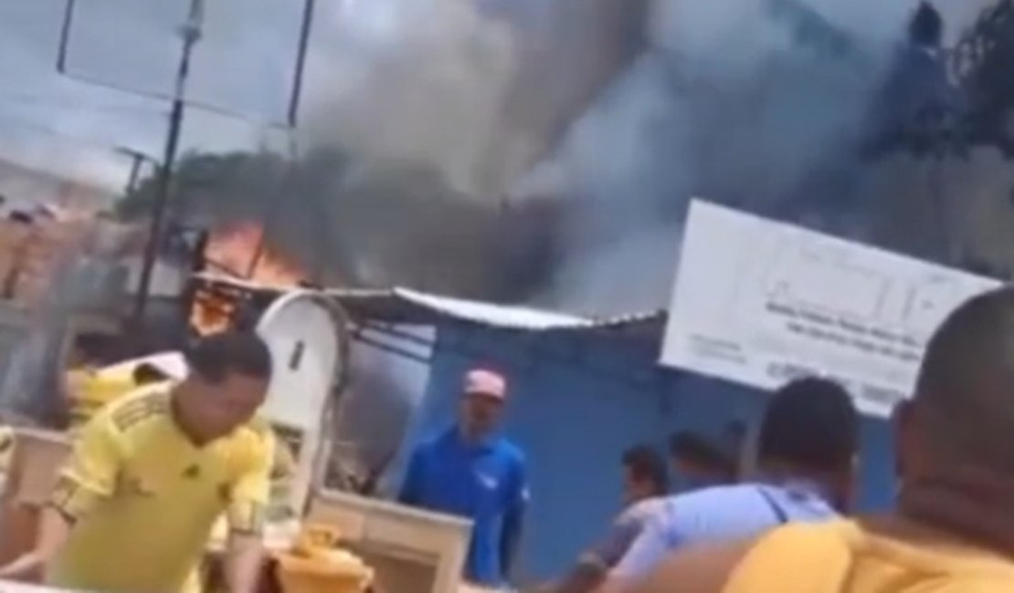 Peixaria localizada no Eustáquio Gomes, em Maceió, é atingida por incêndio