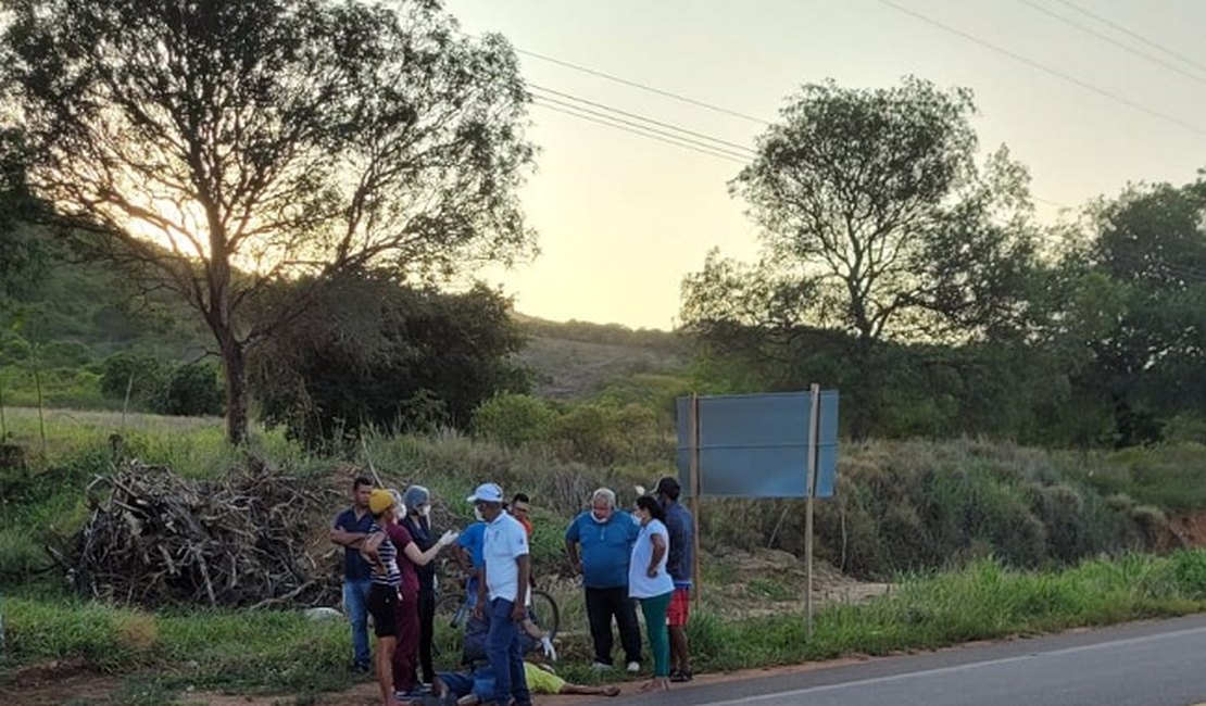 Homem passa mal e morre enquanto caminhava em acostamento de rodovia no Agreste