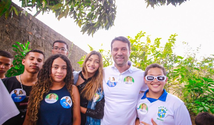 Adolescentes declaram primeiro voto a Daniel Barbosa para deputado federal