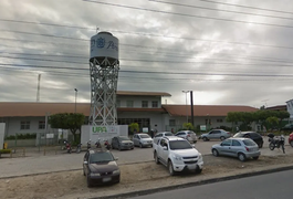 Mulher mata esposo após jogar óleo quente enquanto ele dormia