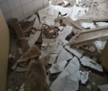 Teto de banheiro da Ufal desaba e assusta servidores