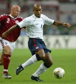 Ex-astro da seleção inglesa tem falência decretada por dívida de mais de R$ 270 mil