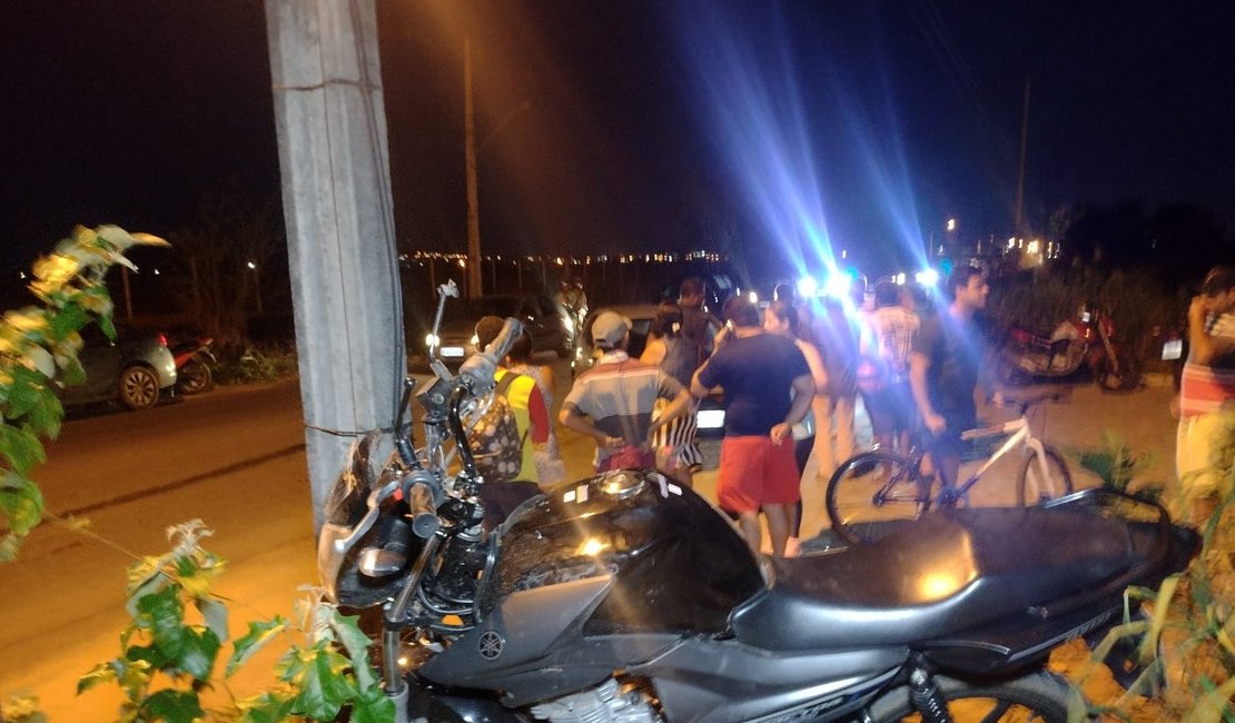 Colisão envolvendo veículo de passeio e motocicleta deixa duas pessoas feridas na zona rural de Arapiraca