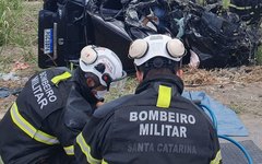 Colisão entre carro e caminhão na BR 316, em Atalaia