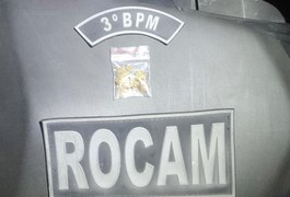 Homem é flagrado com maconha durante patrulhamento da ROCAM em Arapiraca
