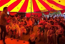 Crianças autistas se divertem com famílias no circo