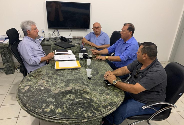 Fabiano Leão se reúne com DER e defende que veículos apreendidos não sejam levados para Maceió