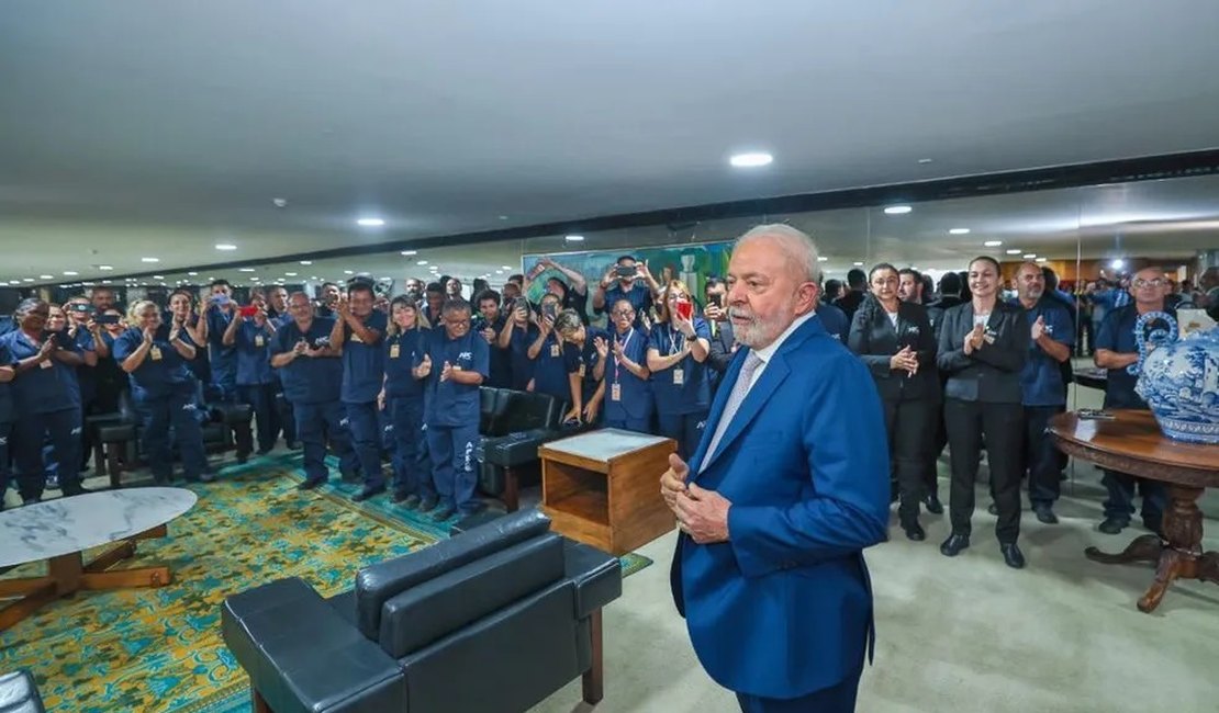 Esposas de ministros do governo Lula assumem cargos com salários de até R$ 37,5 mil