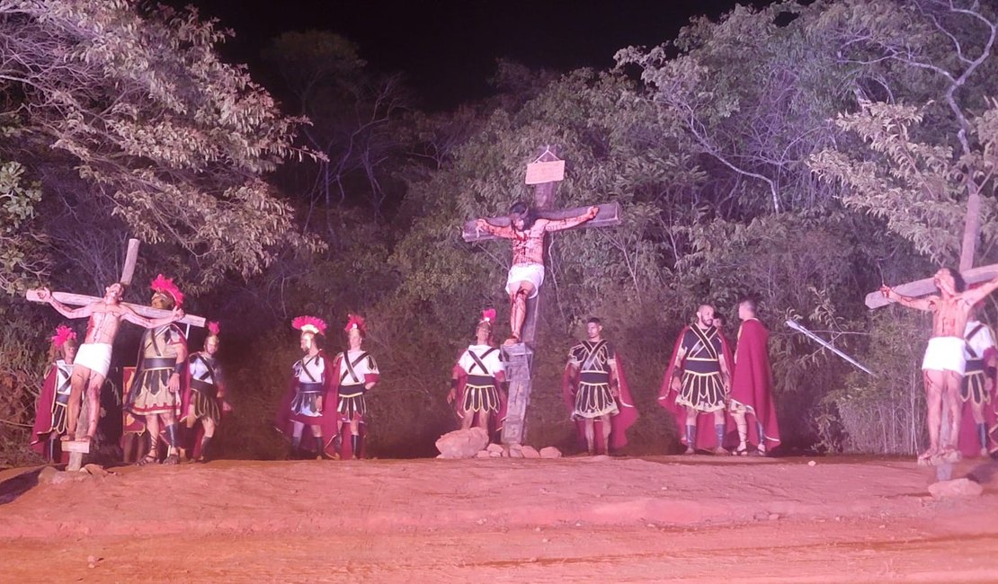 Encenação da Paixão de Cristo emociona público em Arapiraca; espetáculo também ocorre neste sábado, 19