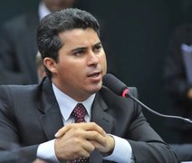 Senador usa cota parlamentar para pagar aluguel de imóvel para a ex-mulher
