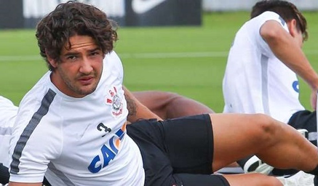 Corinthians negocia ida de Alexandre Pato para o Chelsea