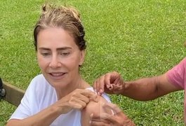 Internautas se decepcionam com Maitê Proença por causa de tratamento com abelhas; entenda