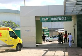 Motociclista é fechado por veículo de passeio e colide com caminhão cegonha em Arapiraca