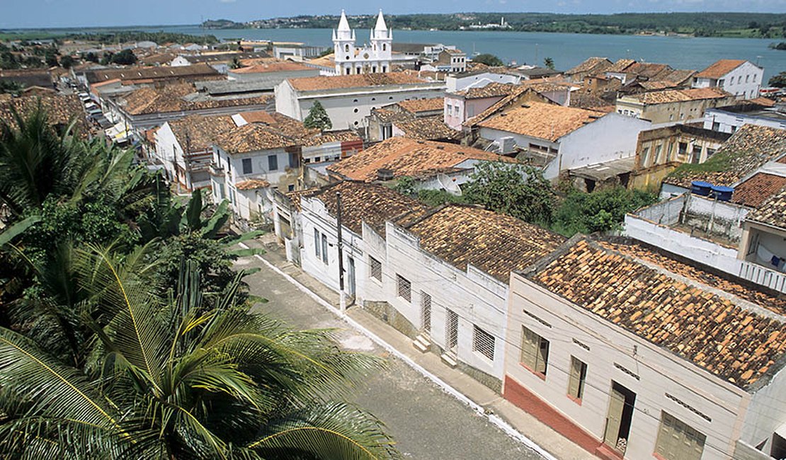 Idoso morre após cair da torre de igreja em Penedo