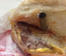 Cliente acha cigarro de maconha dentro de lanche nos EUA