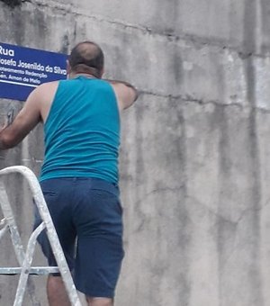 VÍDEO. Moradores do Arnon de Melo se unem e confeccionam placas de identificação das ruas do bairro