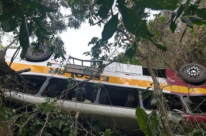 Acidente com ônibus na Serra da Barriga deixou pelo menos 17 pessoas mortas