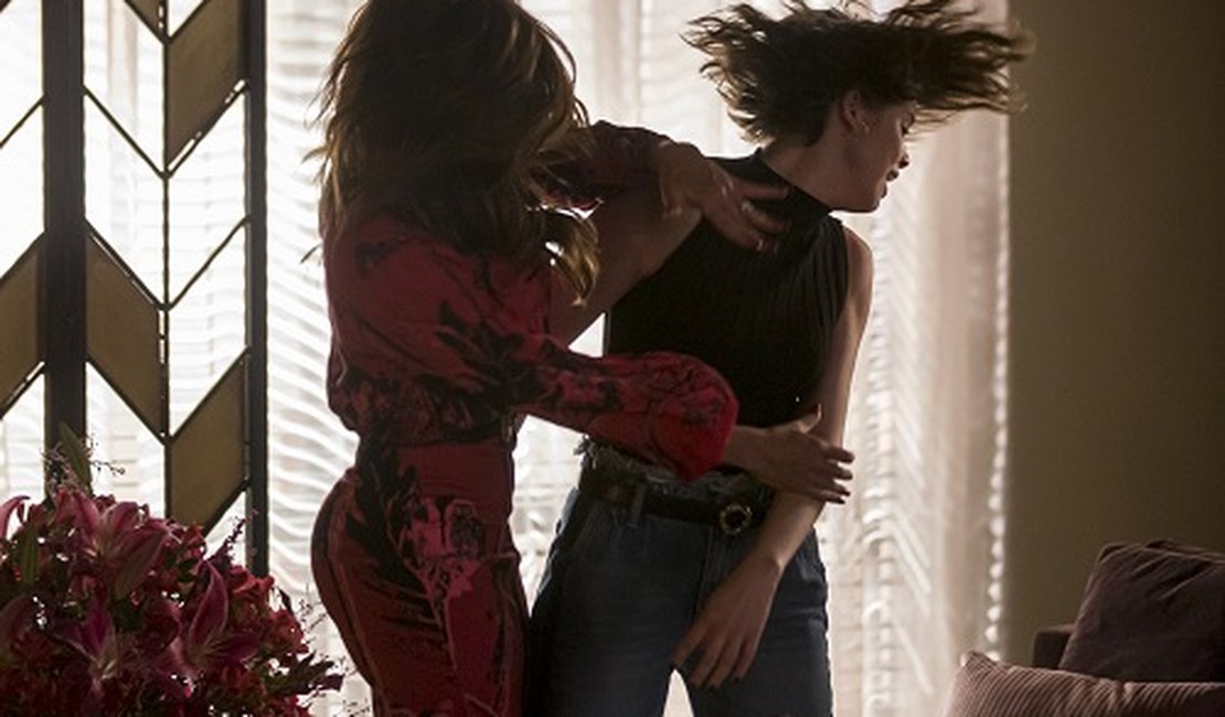 Maria da Paz dá surra em Jô após descobrir golpe