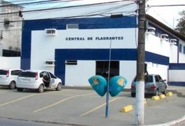 Polícia prende jovem com cocaína, maconha e bomba caseira em Maceió