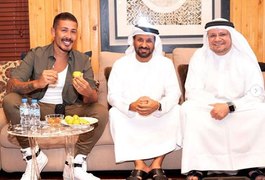 Raio atinge avião que trazia Carlinhos Maia de volta ao Brasil