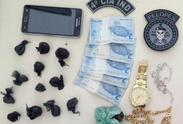 Pelopes da 4ª CPM/I apreende quantidade de drogas com jovem em Atalaia