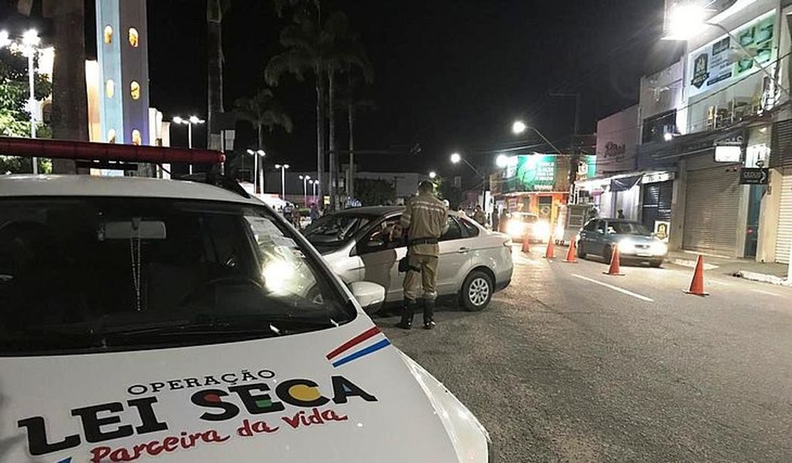 Após tentar fugir, mulher é presa por embriaguez ao volante em Arapiraca