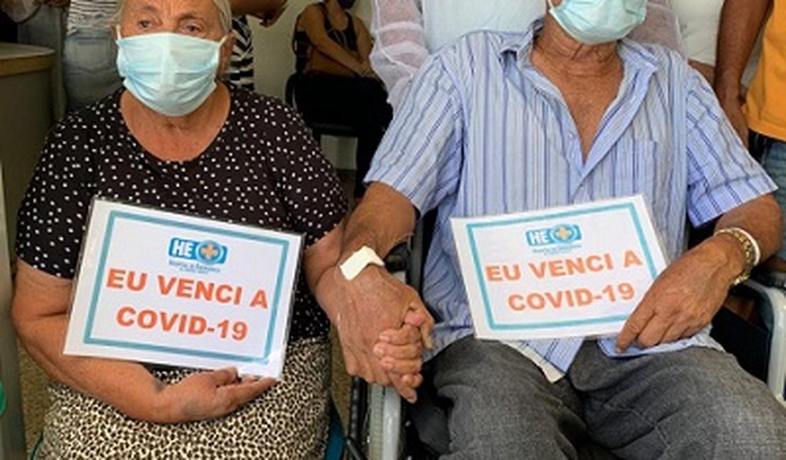 Casados há 56 anos, arapiraquenses têm reencontro emocionante após se recuperarem da Covid-19 no HEA