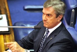 Ministro do STF manda Justiça investigar assessor de Collor por compra de votos