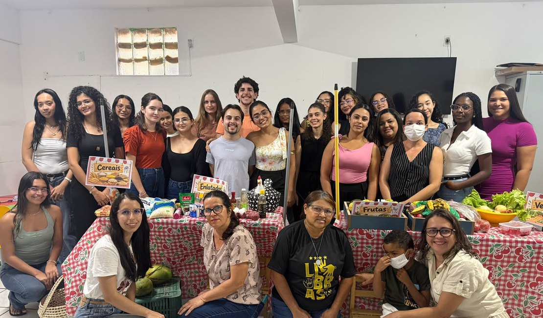 Alunos do CAS/Arapiraca aprendem libras na prática com simulação de feira livre