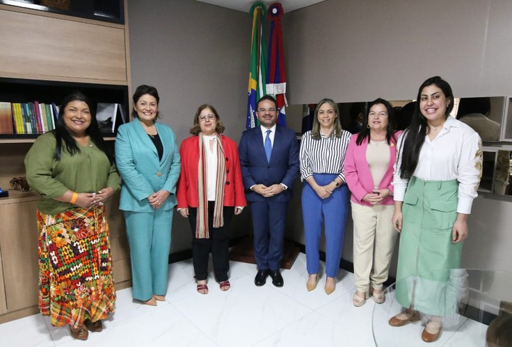 Ministra Cida Gonçalves é recepcionada por parlamentares na Assembleia Legislativa