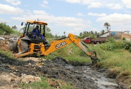 Prefeitura faz ação de limpeza na nascente do Riacho Piauí