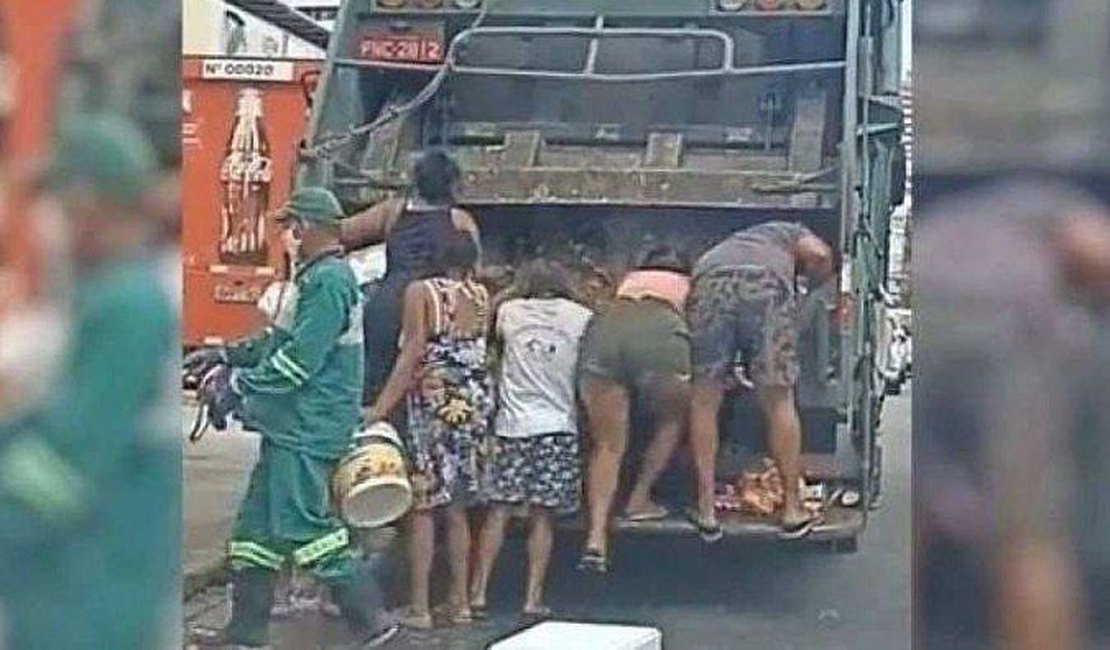 Vídeo: Pessoas buscam comida em caminhão de lixo em Fortaleza, no Ceará