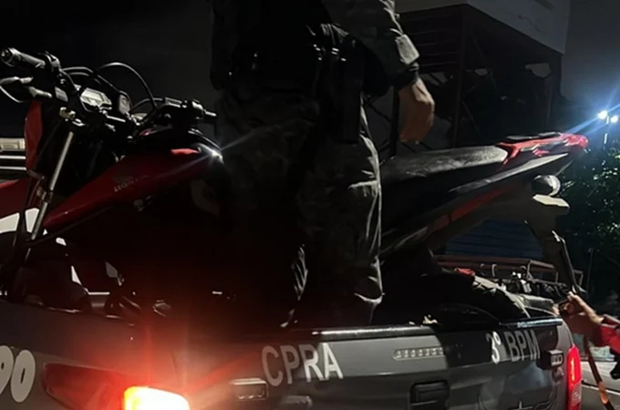 Moto com queixa de furto é abandonada em frente à UPA de Arapiraca