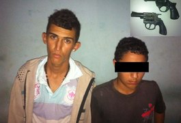 Dupla é detida com dois simulacros e moto adulterada