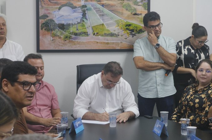 Vídeo. Luciano Barbosa assina OS para construção de duas novas creches em Arapiraca