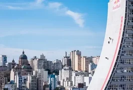 Sandro Dias bate recorde na maior rampa de skate do mundo em Porto Alegre