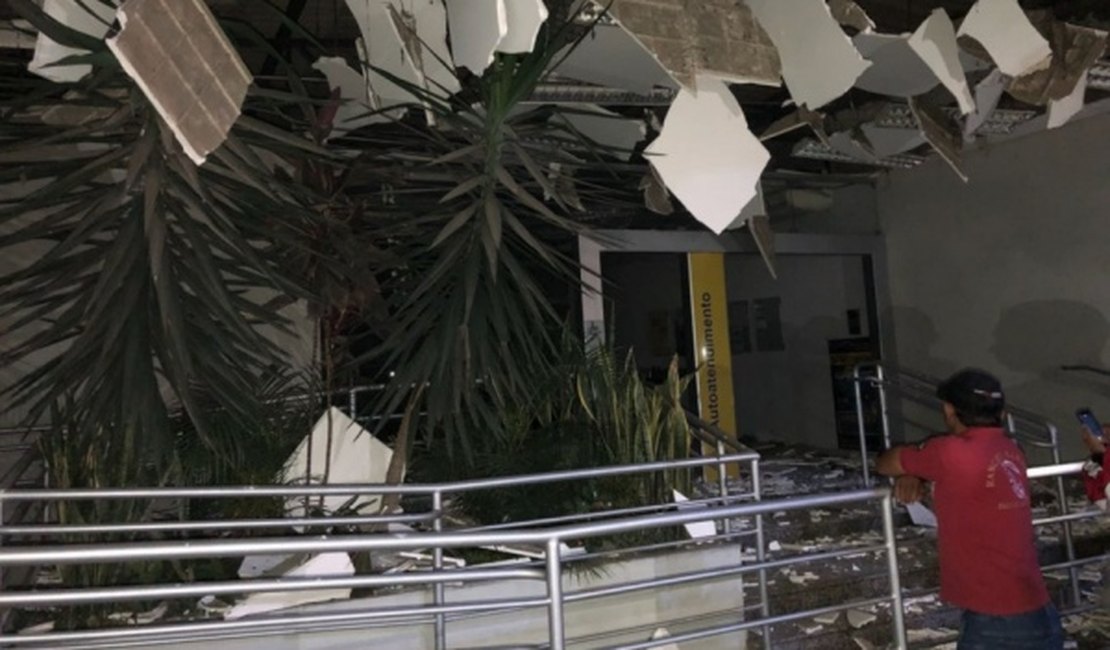 Criminosos explodem agência bancária de Paulo Jacinto, AL