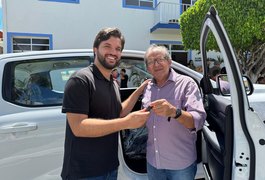 Prefeitura de Traipu entrega novos veículos para Saúde e Educação e motocicletas para GM e SMTT