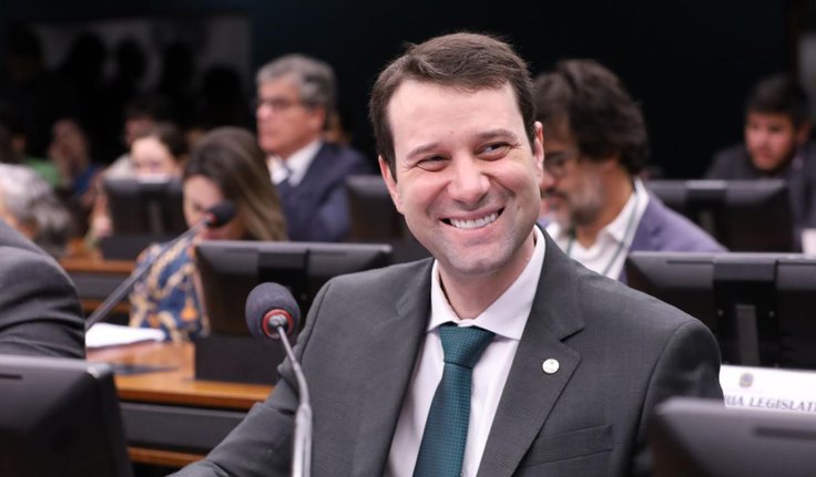 Deputado Daniel Barbosa levanta debate sobre a formação de professores em novo artigo