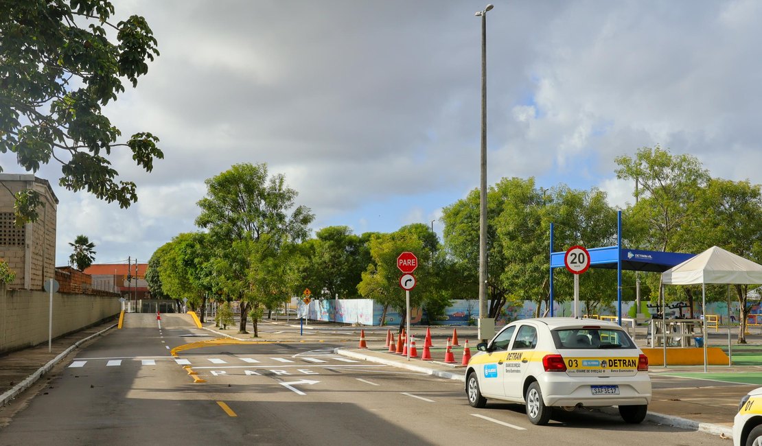 Detran/AL elimina baliza e meia-embreagem, e libera uso de veículos particulares e automáticos nas provas práticas
