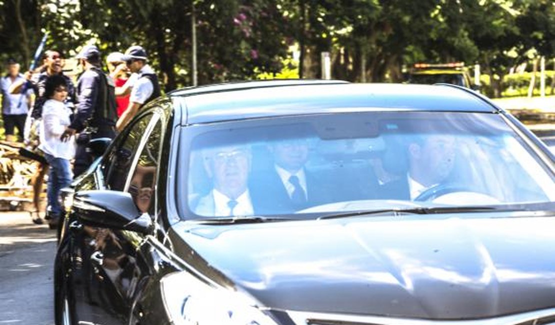 Lula diz que não tentou comprar silêncio de Cerveró e que é vítima de massacre