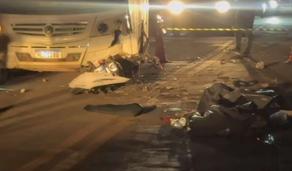 Dois homens morrem em batida entre micro-ônibus e moto em Coruripe