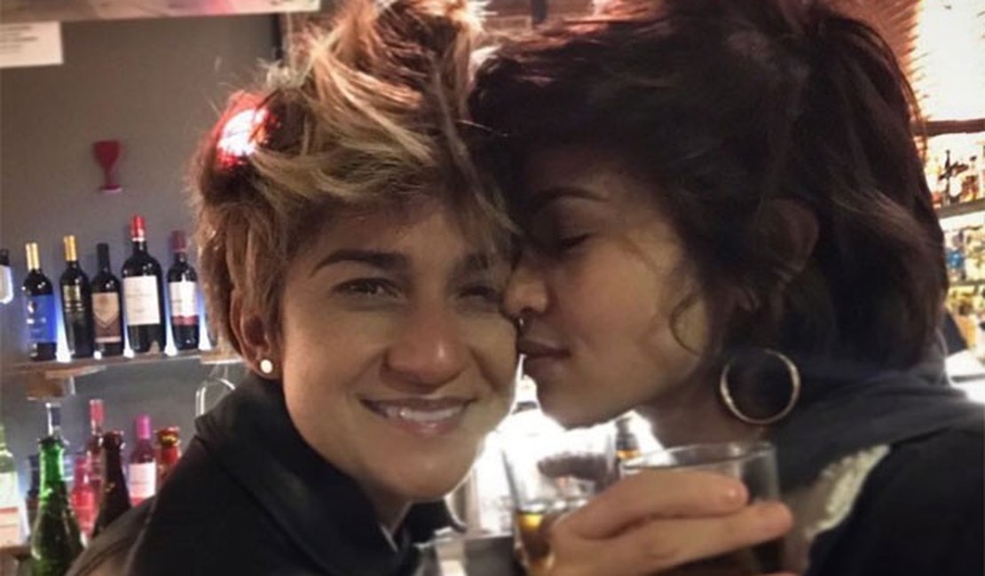 Nanda Costa assume namoro com a percussionista Lan Lan