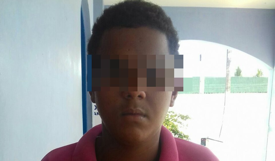 Menor é apreendido com moto roubada e por porte ilegal de arma de fogo em Arapiraca