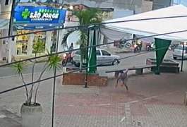 Motociclista tenta matar homem a tiros em praça de Lagoa da Canoa