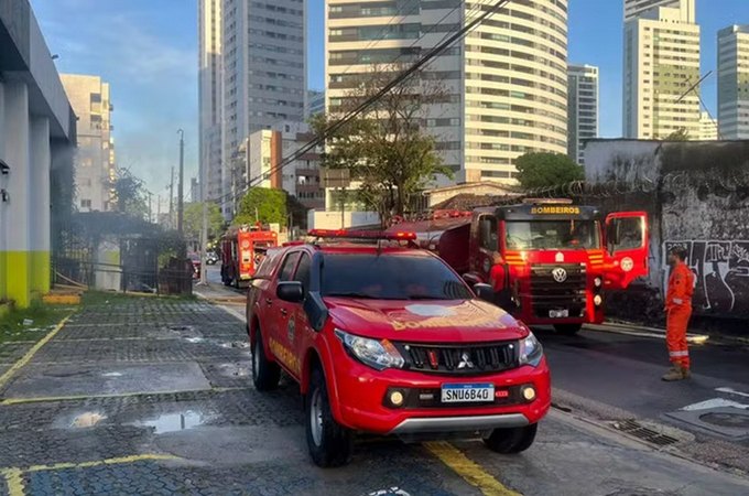 VÍDEO: Incêndio atinge supermercado no Recife após explosão no setor de padaria