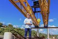Sobre o primeiro vão já concretado, Ronaldo Lopes constata avanço das obras da Ponte Penedo-Neópolis