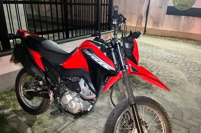 Casal É Preso Após Confusão Em Barraca Na Orla De Cruz Das Almas E Moto Com Queixa De Roubo